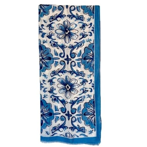 La Seine Women's Scarf Wrap Scarf Blue White Floral Geometric Fringe Classic NEW - Picture 3 of 7